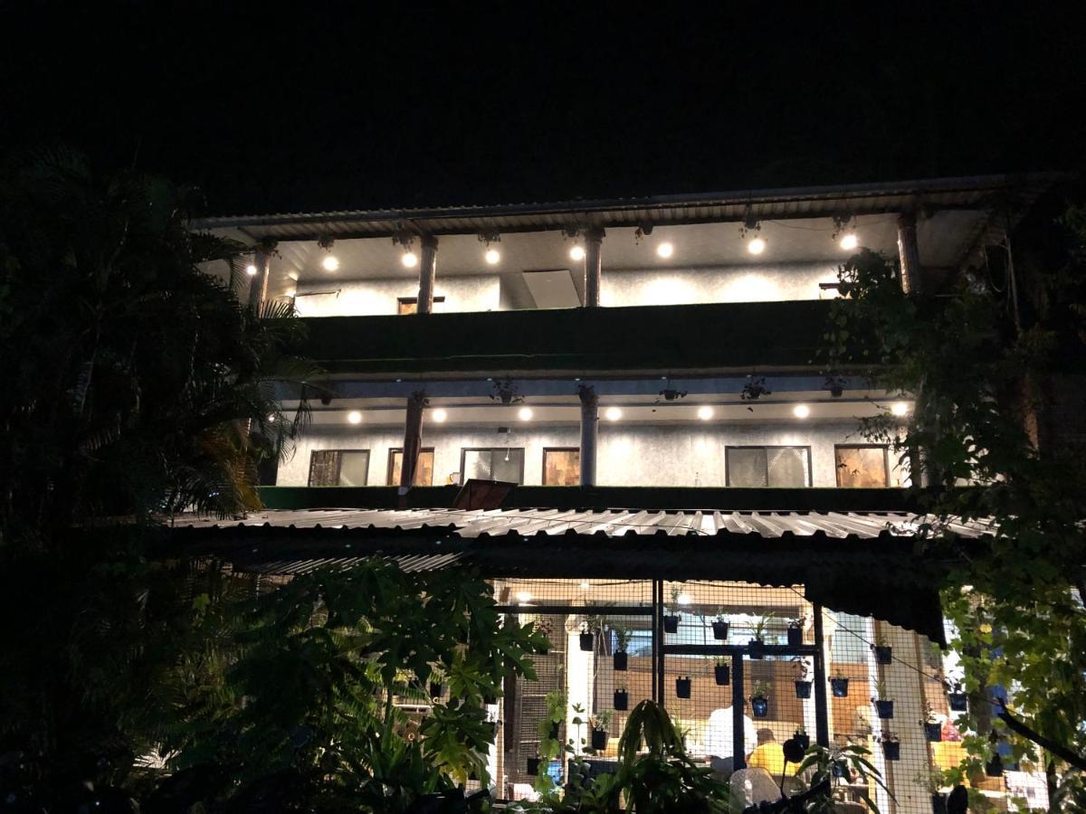 Aariv Inn Baga Beach Bagian luar foto
